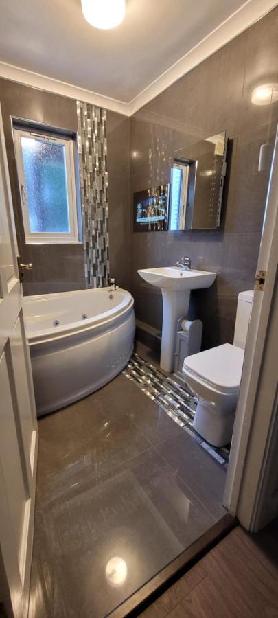 Tides Reach - 3 Bedroom Holiday Home - Llanreath - Пемброук Док Экстерьер фото